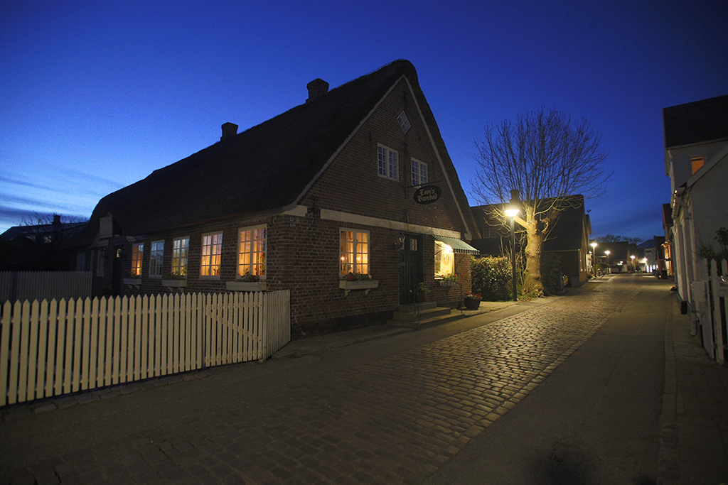 Der er mange smukke og gamle huse i Nordby på Fanø. Tag med på byvandring med Club Fanø